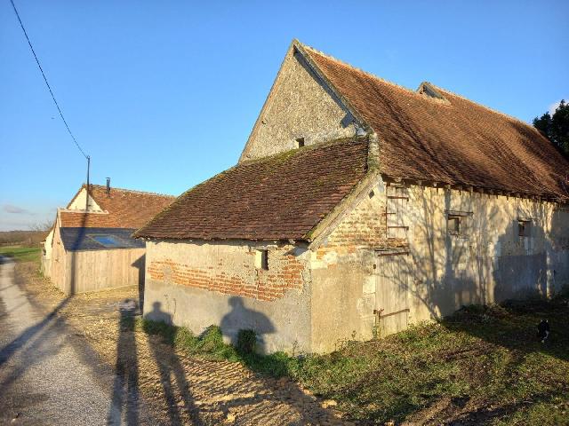 Huis te koop in CHEMILLE SUR INDROIS 37460 Indre-et-Loire Centre France: Te renoveren schuur, prachtig uitzicht, open landschap, 1 hectare grond Wij zijn verheugd om in Loché-sur-Indrois (37460) deze schuur met 1 kamer van 130 m² en 10.363 m² grond aan te bieden. Het in...