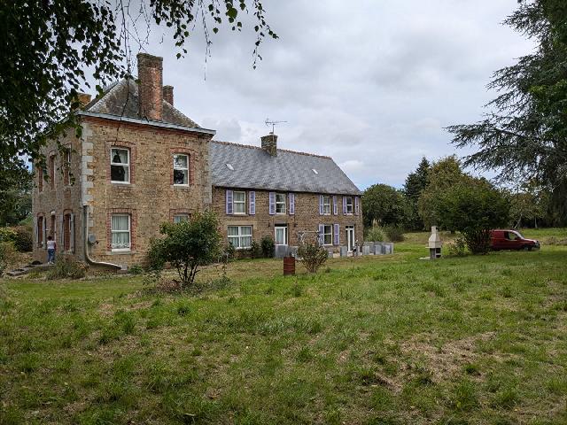 Gîtes/Chambres d'hôtes te koop in PASSAIS VILLAGES 61350 Orne Basse-Normandie France: Vijf slaapkamer herenhuis op dorpslocatie, grote tuin, chambres d'hôtes potentieel. Vijf slaapkamer herenhuis in het levendige dorp Passais La Conception, ORNE. Passais is goed gelegen, met bars, res...