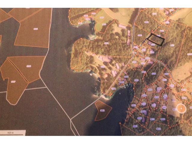 Terrain à vendre à LIGINIAC 19160 Corrèze Limousin France: À 250m du lac de la Triouzoune, un terrain constructible viabilisé de 2573m2 A 250 mètres du lac de la Triouzoune, sur la commune de Liginiac, dans le commune de LIGINIAC, se trouve ce beau terrain...