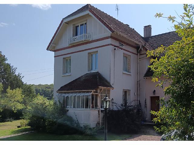 Huis te koop in ITTEVILLE 91760 Essonne Ile de France France: 40 km ten zuiden van Parijs, huis in Meulière-stijl, zwembad, 8800 m2 grond Een unieke kans om op woon-werkafstand van Parijs te wonen op het rustige platteland, in een prachtig huis met 3 verdieping...