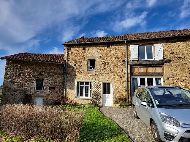 Maison &agrave; vendre &agrave;&nbsp;LE BUIS 87140 Haute-Vienne Limousin France: Maison en pierre exceptionnelle, idéale pour les chambres d'hôtes Située dans un petit village de la Haute Vienne en Limousin, cette propriété exceptionnelle attend que vous veniez en profiter. A...