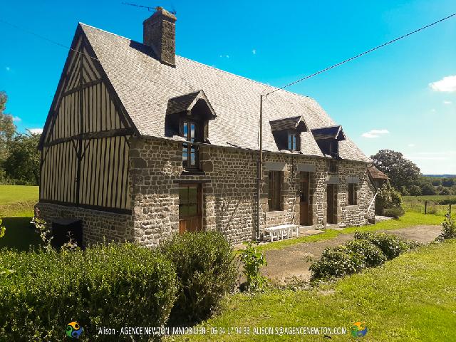 Huis te koop in SAVIGNY LE VIEUX 50640 Manche Basse-Normandie France: Luxe landhuis met 3 slaapkamers. 2800 m2 tuin. Plus huis om te renoveren. Bijgebouwen. Gelegen in puur platteland tussen de grote marktstad Saint-Hilaire-du-Harcouët en Fougères (kasteel van Mediaev...