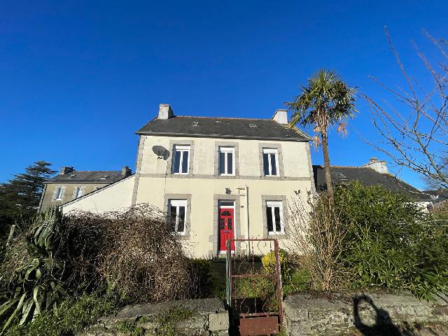 Huis te koop in POULLAOUEN 29246 Finistère Bretagne Frankrijk: Charmant dorpshuis met 2 slaapkamers en 2 badkamers met potentieel om uit te breiden. Dit heerlijke dorpshuis met twee slaapkamers op het zuiden, gelegen in het pittoreske dorp Poullaouen, Finistère,...