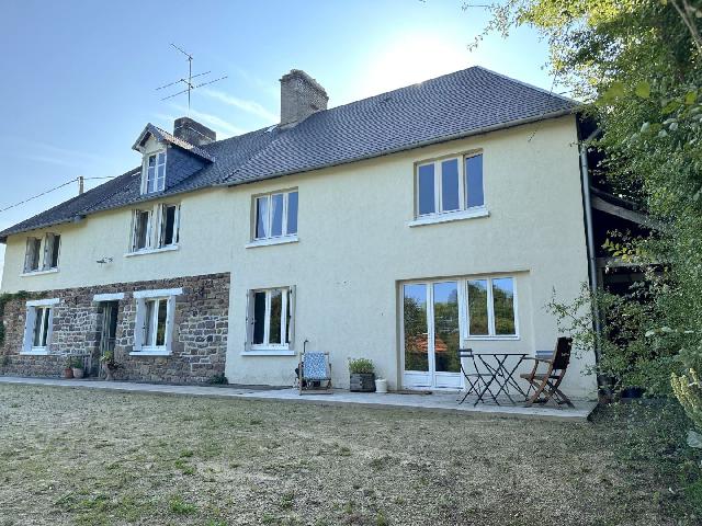 Huis te koop in HAMBYE 50450 Manche Basse-Normandie France: Ruime dorpswoning met 3 slaapkamers in HAMBYE. In het centrum van het dorp, maar toch erg privé, ligt deze ruime woning met 3 slaapkamers. Gelegen op slechts een paar minuten lopen van de lokale wink...