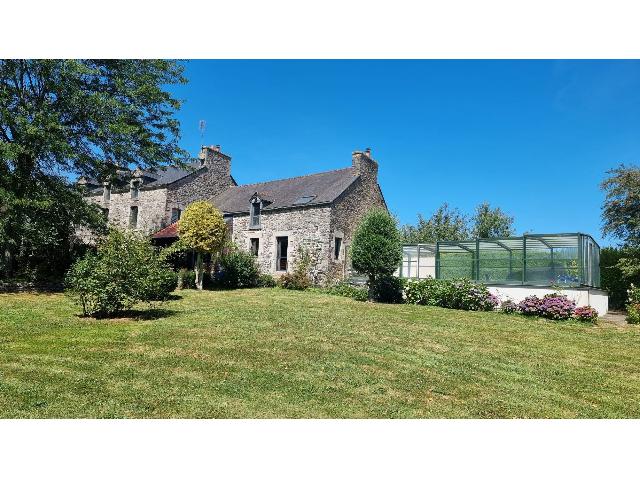 House for sale ROHAN 56580 Morbihan Bretagne France: Quality 5 Bed House, Heated Enclosed Swimming Pool, Beautiful Gardens This quality detached, south facing, 5 bed house, with plenty of scope to increase in size, has just come onto the market and is a...