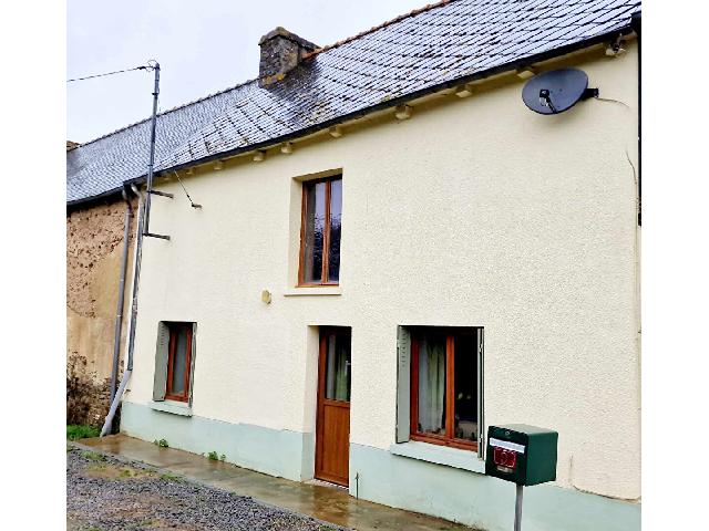 Haus zu verkaufen in MENEAC 56490 Morbihan Frankreich. Gemütliches Cottage mit einem Schlafzimmer in ruhiger Lage, großem Garten, Nebengebäude, Holzschuppen und Platz für Tiere! Gemütliches Cottage mit leistungsstarkem Holzofen, derzeit mit einem Sch...