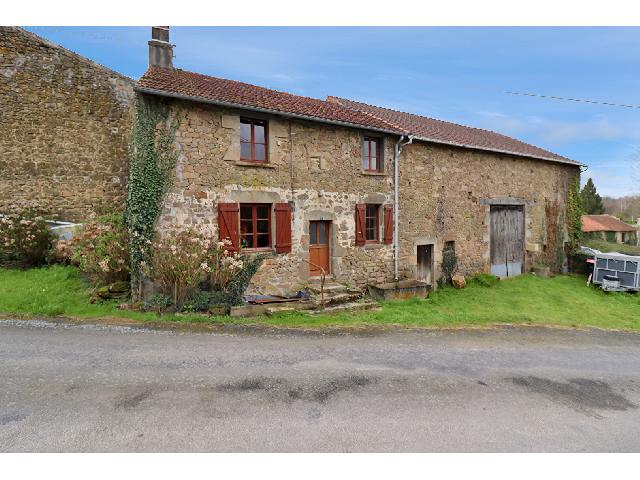 Huis te koop in SAINT SORNIN LEULAC 87290 Haute-Vienne Limousin Frankrijk: Stenen huis voor volledige renovatie, aangrenzende schuur en tuin van 701m2. Gelegen in een gehucht is dit prachtige oude en karaktervolle stenen huis met 2 slaapkamers voor volledige renovatie. U vin...