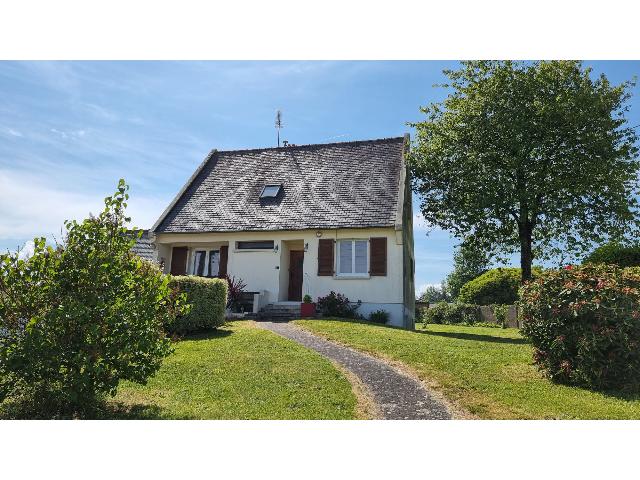 Huis te koop in LE MENE 22330 Côtes-d'Armor Bretagne Frankrijk: Charmante vrijstaande woning met 3 slaapkamers, 2 garages en tuin. Gelegen in het hart van het vriendelijke dorp Plessala, is deze goed gepresenteerde vrijstaande woning ideaal gelegen op loopafstand ...