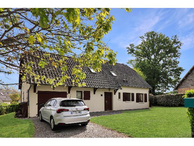 Huis te koop in SEILHAC 19700 Corrèze Limousin France: Volledig gemeubileerde woning met 4 slaapkamers, omgeven door een vlakke tuin. Deze prachtige woning is gelegen in een doodlopende straat met 10 woningen, die een zwembad delen, met een adembenemend u...