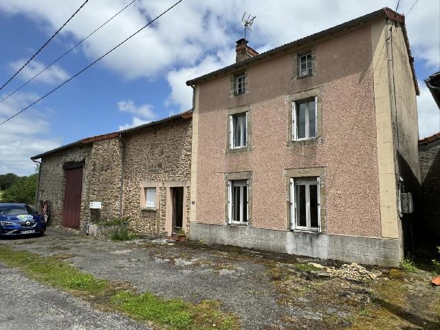 Maison à vendre à CHATEAUPONSAC 87290 Haute-Vienne Limousin France: Maison En Pierres Et Grange Attenante Sur Grand Jardin. Dans un très joli village bien situé à 5mn des commodités, sympathique maison de campagne avec sa grange attenante en pierres, sur un grand ...