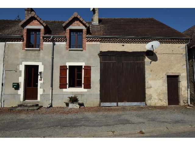 Huis te koop in VERNEUIL MOUSTIERS 87360 Haute-Vienne Limousin Frankrijk: Charmant huis met schuur en privétuin. Een charmant dorpshuis wacht op u, een ideale vakantiewoning waar u uw auto kunt parkeren en vertrekken.<br />
<br />
In het hart van een klassiek dorp in de Haute Vienne...