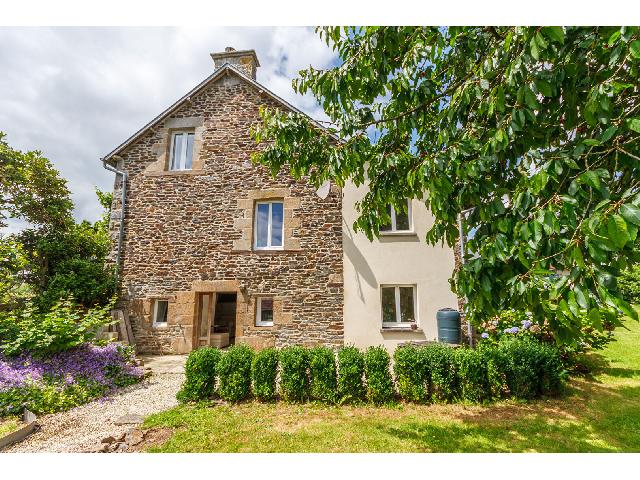 Huis te koop in BRECEY 50370 Manche Basse-Normandie France: Woonhuis op een terrein van 3000 m2 met een woonoppervlakte van 148 m2 in een gebouw van 3 verdiepingen. Indeling: 5 vertrekken, Woonkamer van 21 m2, 4 slaapkamers, 1 badkamer, 1 badkamer met douche, ...