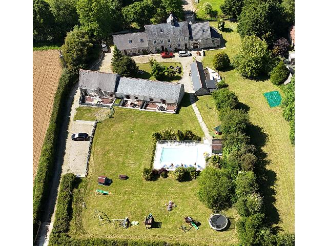 Gîtes/Chambres d'hôtes te koop in SAINT SAUVEUR LE VICOMTE 50390 Manche Basse-Normandie France: Charmante stenen woning met gîtes, appartement en zwembad in het hart van Normandië - nabij de D-Day-stranden<br />
<br />
Gelegen in het rustige platteland nabij St. Sauveur le Vicomte, biedt deze prachtige,...