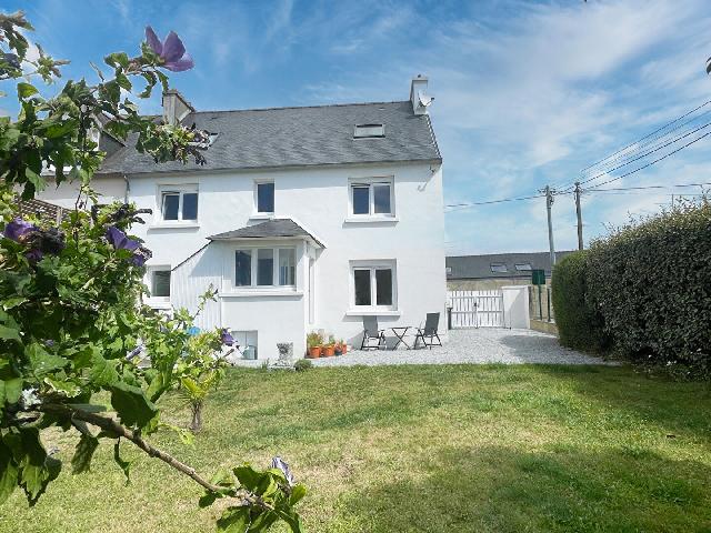 Huis te koop in CROZON 29160 Finistère Bretagne France: Prachtig gerenoveerde woning met 5 slaapkamers, zeezicht, tuin en parkeergelegenheid. In het centrum van het gewilde stadje Crozon, op slechts een korte wandeling van gouden stranden, charmante cafés...