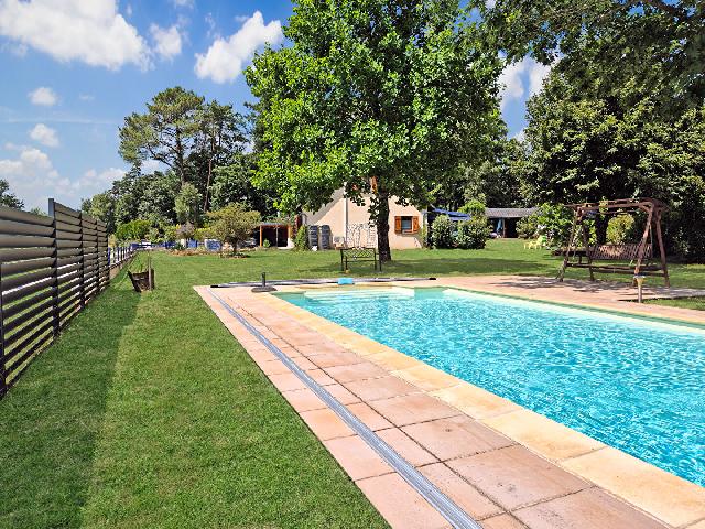 Huis te koop in CORREZE 19800 Corrèze Limousin France: Aan de rand van het dorp Corrèze. Mooie woning met 4 slaapkamers en zwembad, gelegen in een prachtige tuin van 2112 m². Aan de rand van het dorp Corrèze ligt deze woning met 4 slaapkamers, gebouwd ...