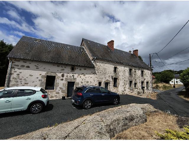 Huis te koop in LA SOUTERRAINE 23300 Creuse Limousin France: Charmante woning met 4 slaapkamers en een tuin van meer dan 2500 m². Op slechts 10 minuten rijden van La Souterraine, in een klein gehucht in de gemeente Saint Agnant de Versillat, ligt dit prachtig ...