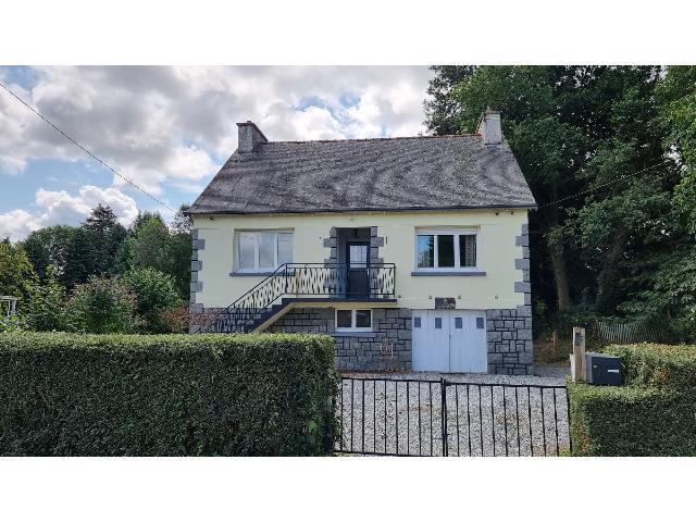 Huis te koop in SAINT MARTIN DES PRES 22320 Côtes-d'Armor Bretagne France: Charmante, gerenoveerde vrijstaande woning met 2 slaapkamers. Gelegen aan de rand van een rustig en gastvrij dorp in het hart van het Côtes-d'Armor-landschap, biedt deze prachtig gerenoveerde vrijsta...