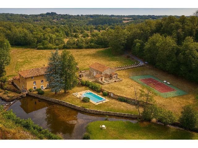 Haus zu verkaufen in BALLEDENT 87290 Haute-Vienne Frankreich. Eine wahrhaft magische und unglaubliche Mühle, völlig isoliert auf einem 7,5 Hektar großen Grundstück. Haben Sie schon einmal davon geträumt, ein wahrhaft magisches Anwesen zu besitzen? Eines, da...