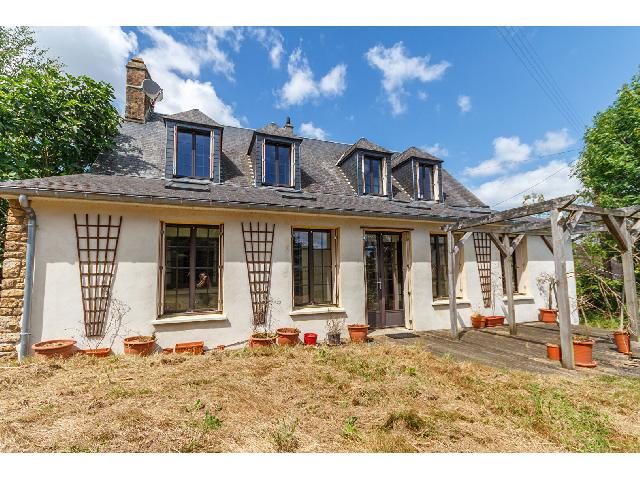Huis te koop in DUCEY LES CHERIS 50220 Manche Basse-Normandie France: Landhuis met 3 slaapkamers vlakbij Ducey. Deze woning met 3 slaapkamers ligt midden in een tuin van ongeveer 6000 m² en biedt een prachtig uitzicht over het landschap ten zuiden van het marktstadje I...