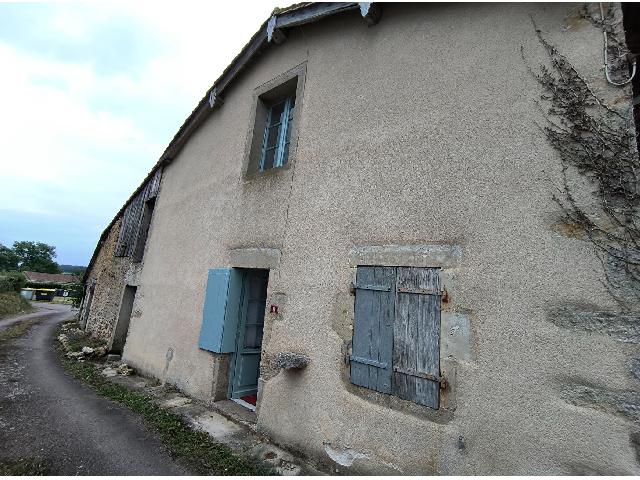 House for sale ALLOUE 16490 Charente Poitou-Charentes France: One bed house with room for expansion with a garden Located in a hamlet close to the pretty village of Alloue is this charming house with attached barns and a two storey garage.<br />
<br />
Perfect as it is as...