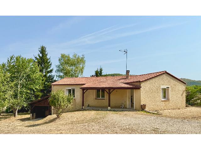 Huis te koop in SAINT-GERMAIN-DU-BEL-AIR 46310 Lot Midi-Pyrénées France: Vrijstaande bungalow met 3 slaapkamers op een perceel van 3223 m². Gunstig gelegen op een paar minuten rijden van twee kleine dorpen, biedt deze vrijstaande woning met 3 slaapkamers, gebouwd in 1993,...