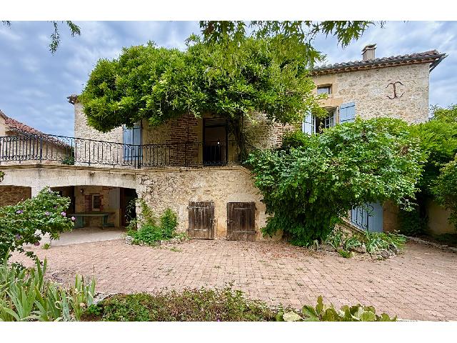 Huis te koop in ANGLARS JUILLAC 46140 Lot Midi-Pyrénées France: Charmant 19e-eeuws stenen huis met zwembad, zelfstandig appartement en schuur nabij Prayssac<br />
<br />
Dit prachtig gerenoveerde stenen huis dateert uit 1850 en straalt charme en karakter uit. Het biedt veel...