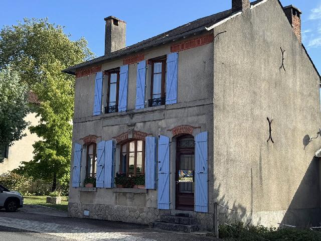 Huis te koop in VAL D'OIRE ET GARTEMPE 87320 Haute-Vienne Limousin France: Voormalig postkantoor. Charmante woning met drie slaapkamers. Op slechts twintig minuten van het mooie stadje Bellac, in een klein pittoresk dorpje naast de kerk, staat dit voormalige postkantoor, dat...