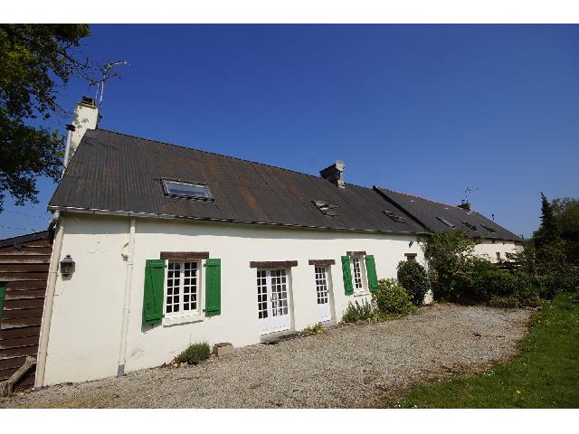 Huis te koop in NAY 50190 Manche Basse-Normandie France: Charmant huis met 4 kamers. Ontdek dit karakteristieke huis te koop in de buurt van Périers, gelegen in de pittoreske regio La Manche, op slechts 25 minuten van de kust.<br />
<br />
Deze ruime woning beschikt...