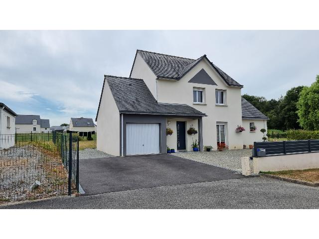 Huis te koop in BREHAN 56580 Morbihan Bretagne France: Moderne woning met 4 slaapkamers in een rustige doodlopende straat, op loopafstand van dorpsvoorzieningen. Deze stijlvolle en energiezuinige woning, gebouwd in 2013, is gelegen aan het einde van een r...