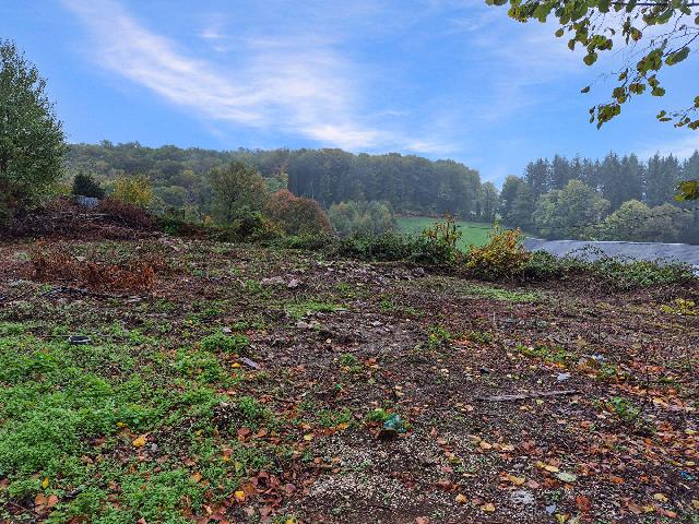 Bouwterrein te koop in CHAMBERET 19370 Corrèze Limousin France: Vlak perceel van 1038 m². Gelegen in een landelijk gehucht binnen de gemeente CHAMBERET, ligt dit perceel vlak land met een prachtig uitzicht.<br />
<br />
Voorheen was er een bouwvergunning voor een huis met ...