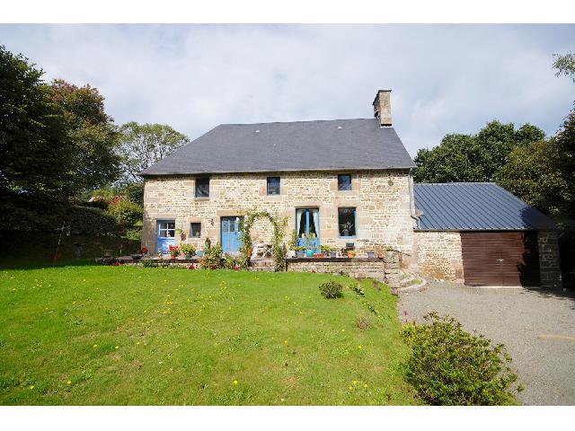 Huis te koop in VILLEDIEU-LES-POELES 50800 Manche Basse-Normandie France: Charmante stenen woning met 3 slaapkamers nabij Villedieu les Poeles. Dit is een prachtige woning, instapklaar, geen werk nodig. Het is gelegen in een klein gehucht op het platteland, op slechts een p...
