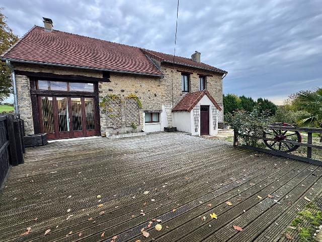 Huis te koop in SAINT HILAIRE LA TREILLE 87190 Haute-Vienne Limousin France: Prachtig, volledig gerenoveerd stenen huisje met 2341 m² tuin en uitzicht op het platteland. Gelegen in het hart van het Limousin-landschap, vlakbij de steden Magnac Laval en Le Dorat, biedt dit char...