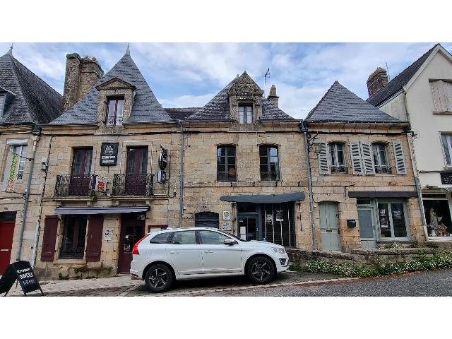 Gîtes/Chambres d'hôtes te koop in GUEMENE SUR SCORFF 56160 Morbihan Bretagne France: Uitzonderlijke bar, restaurant en chambre d'hôtes met accommodatie voor de eigenaren. We zijn verheugd u deze uitstekende bar, restaurant en chambre d'hôtes te presenteren, gelegen in het hart van e...