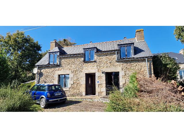 Huis te koop in&nbsp;REGUINY 56500 Morbihan Bretagne Frankrijk: Charmante en comfortabele vrijstaande woning met 3 slaapkamers, oprit en tuin. Bewoonbaar, hoewel enige renovatiewerkzaamheden worden aanbevolen om de energie-efficiëntie te verbeteren en de woning t...