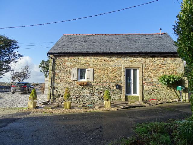 Huis te koop in&nbsp;GOURIN 56110 Morbihan Bretagne France: Een volledig gemeubileerde stenen woning met 3 slaapkamers, recent gerenoveerd tot een hoge standaard! Deze volledig gerenoveerde, vrijstaande stenen woning met drie slaapkamers combineert traditionel...