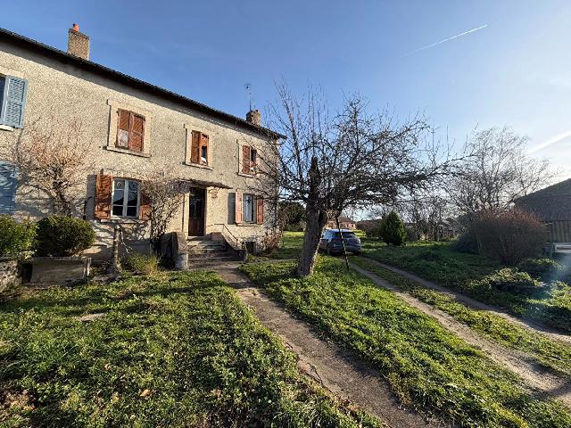 Huis te koop in&nbsp;CHATEAUPONSAC 87290 Haute-Vienne Limousin France: Huis in het centrum van Chateauponsac, toe aan modernisering, met grote tuin (1.613 m²). Gelegen in het hart van Chateauponsac, op loopafstand van alle voorzieningen, biedt deze ruime woning uitsteke...