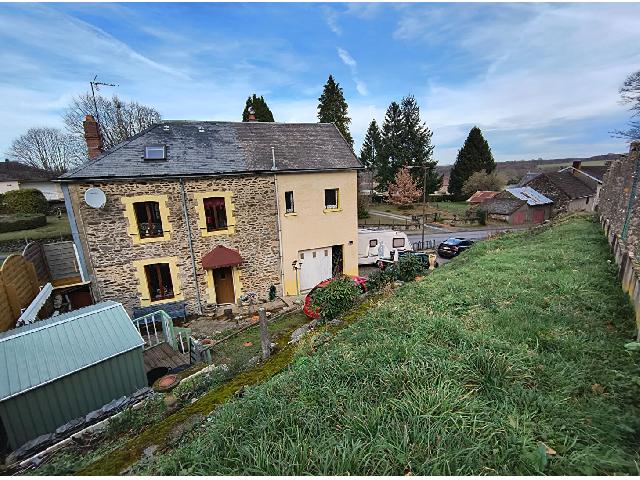 Huis te koop in&nbsp;LAURIERE 87370 Haute-Vienne Limousin France: Dorpshuis met twee slaapkamers op een uitstekende locatie. Deze charmante woning met twee slaapkamers, aan de rand van het dorp Lauriere en op slechts 5 minuten van het treinstation Saint Sulpice Laur...