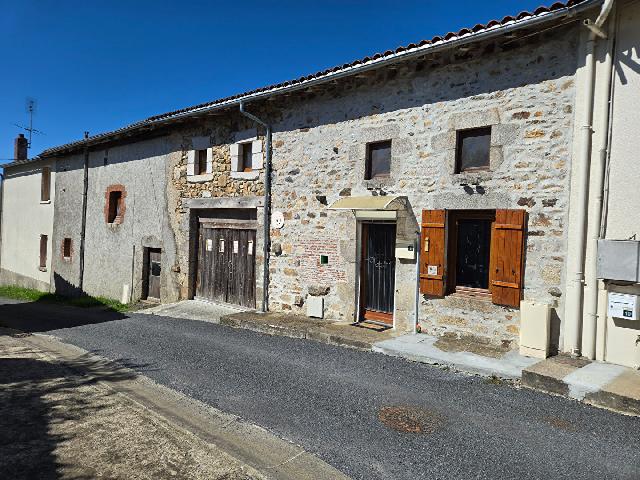 Huis te koop in&nbsp;NOUIC 87330 Haute-Vienne Limousin France: Charmante, gerenoveerde halfvrijstaande stenen woning, klaar om nieuwe eigenaren te verwelkomen. Ideaal gelegen nabij het pittoreske dorpje Nouic en met gemakkelijke toegang tot Limoges, biedt deze pr...