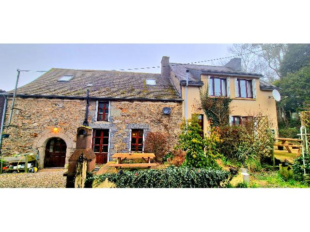 House&nbsp;for sale&nbsp;LE MENE 22330 Côtes-d'Armor Bretagne France: Two houses with parking, terrace and tree-filled garden and land Le Mené -  Close to Broons, Merdrignac - 30 minutes to Lamballe <br />
<br />
This attractive pair of houses, one ancient and in stone with stun...