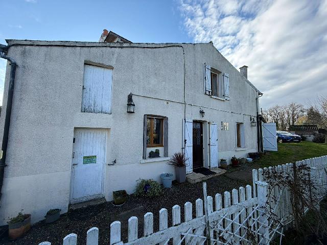 Huis te koop in&nbsp;LE DORAT 87210 Haute-Vienne Limousin Frankrijk: Charmant huis met 3 slaapkamers, prachtig gerenoveerd en volledig gemeubileerd te koop - direct klaar om in te trekken. Gelegen op loopafstand van het mooie stadje Le Dorat in het departement Haute-Vi...