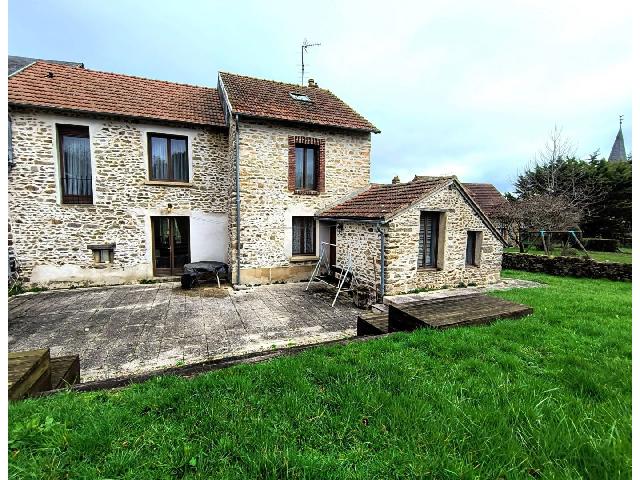 Huis te koop in&nbsp;LA SOUTERRAINE 23300 Creuse Limousin France: Nabij La Souterraine - Gerenoveerde woning met 4 slaapkamers. Geweldige locatie! In het pittoreske dorpje Colondannes vindt u deze prachtig gerenoveerde stenen woning. De woning ligt wat verder van de...