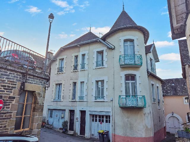 Huis te koop in&nbsp;ALLASSAC 19240 Corrèze Limousin France: 17e-eeuwse stenen woning met 3 slaapkamers en garage. Gelegen in het centrum van het aangename dorp Allassac, is dit prachtige halfvrijstaande stenen huis uit de 17e eeuw met 3 slaapkamers en garage. ...