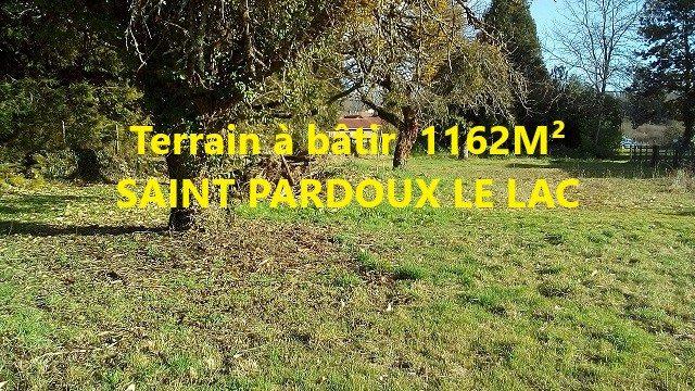 Land&nbsp;for sale&nbsp;SAINT PARDOUX LE LAC 87250 Haute-Vienne Limousin France: Building Plot close to the Lake of Saint Pardoux Building plot, approx. 1,162 m², located in the center of Saint Pardoux le lac, to be connected to the public water, electricity and sewerage networks...
