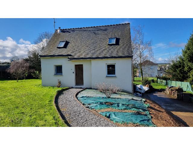 Huis te koop in&nbsp;ST MAUDAN 22600 Côtes-d'Armor Bretagne France: Vlakbij Rohan, een perfect onderhouden vrijstaande woning met 3 slaapkamers. Ontdek deze prachtig gepresenteerde, moderne vrijstaande woning, ideaal gelegen in het hart van Bretagne, op slechts 5 minu...