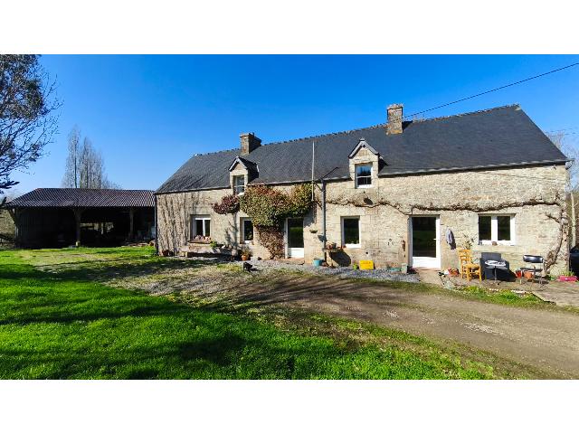 Huis te koop in&nbsp;SILFIAC 56480 Morbihan Bretagne France: Stenen longère, vier slaapkamers, grote hangar, grond. Een prachtige stenen longère op iets meer dan 1 km van het dorp Silfiac, gelegen in een pittoreske landelijke omgeving. De woning biedt rust, s...