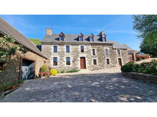 Huis te koop in&nbsp;TREVE 22600 Côtes-d'Armor Bretagne France: Vlakbij Loudéac, charmant 18e-eeuws landhuis met 4 slaapkamers, op loopafstand van het dorp. Stap binnen in een stukje Bretonse geschiedenis met dit prachtig gerestaureerde 18e-eeuwse landhuis, perfe...