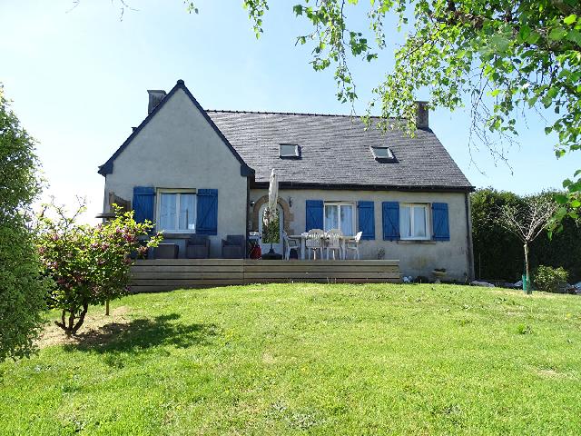 House&nbsp;for sale&nbsp;PLOUNEVEZEL 29270 Finistère Bretagne France: Near Carhaix. A wonderful 4-bed detached property in Plounevezel, a beautiful, recently built 1980s house of 129 m² located in Plounevezel, Finistère, France. This high-quality house, in good genera...