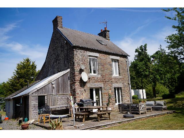 Huis te koop in&nbsp;HUDIMESNIL 50510 Manche Basse-Normandie France: Stenen woning met 3 slaapkamers, bijgebouwen en 22055 m² grond nabij Granville. Een fantastische woning op slechts tien minuten van de badplaats Granville. De woning bestaat uit een huis met drie sla...