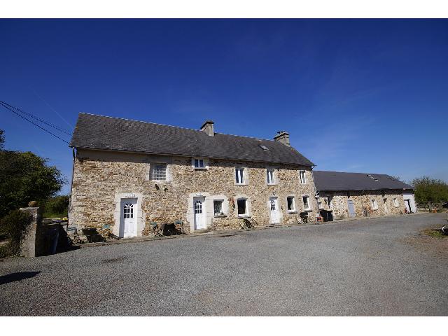 Gîtes/Chambres d'hôtes te koop in&nbsp;SAINT SAUVEUR LE VICOMTE 50390 Manche Basse-Normandie France: Gevestigd ruitersportcentrum en vakantieverblijfcomplex nabij Valognes. Dit is een volledig operationeel ruitersportcentrum en horecabedrijf, gelegen op een rustige landelijke locatie. Het complex bie...