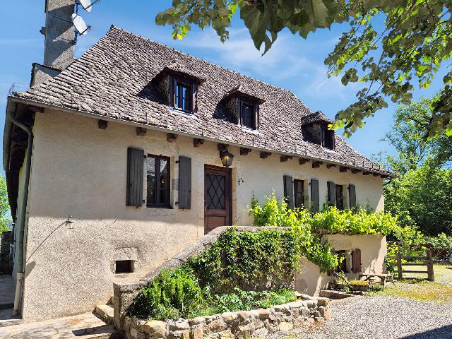 Huis te koop in&nbsp;MONCEAUX SUR DORDOGNE 19400 Corrèze Limousin France: Prachtige stenen woning met 3 slaapkamers en een vakantiehuisje met 2 slaapkamers eronder. Tuin van 404 m² en toegang tot de rivier. Deze mooie, traditionele boerderij met 3 slaapkamers en een vakant...